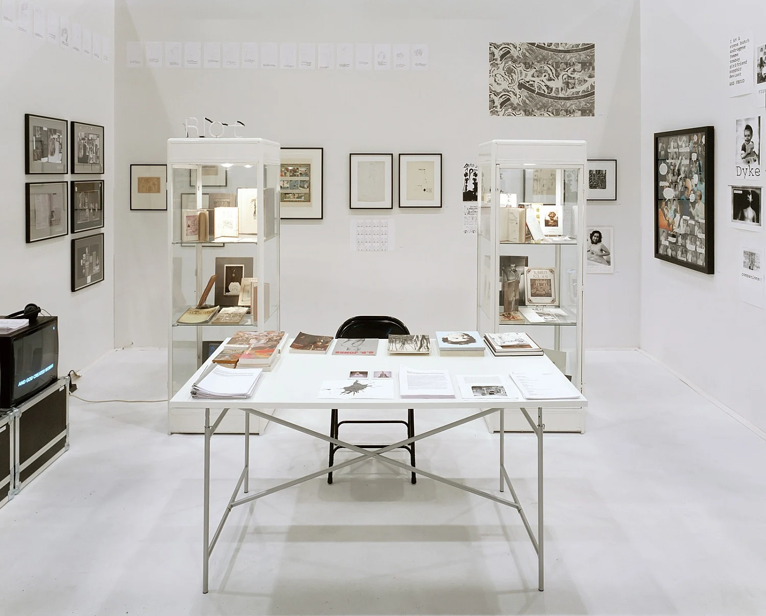 Abschied von den Eltern art cologne 2005 — 8220Abschied von den Eltern8221  — Exhibitions — Galerie Buchholz — Image 04