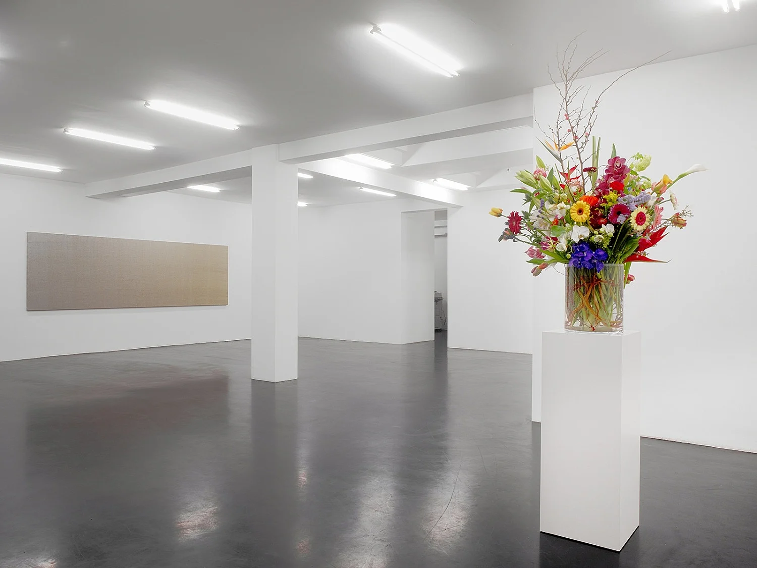 Slit or Gloved — Willem de Rooij — Exhibitions — Galerie Buchholz — Image 04