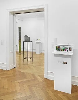 Außenprojekte — Isa Genzken — Exhibitions — Galerie Buchholz — Image 132