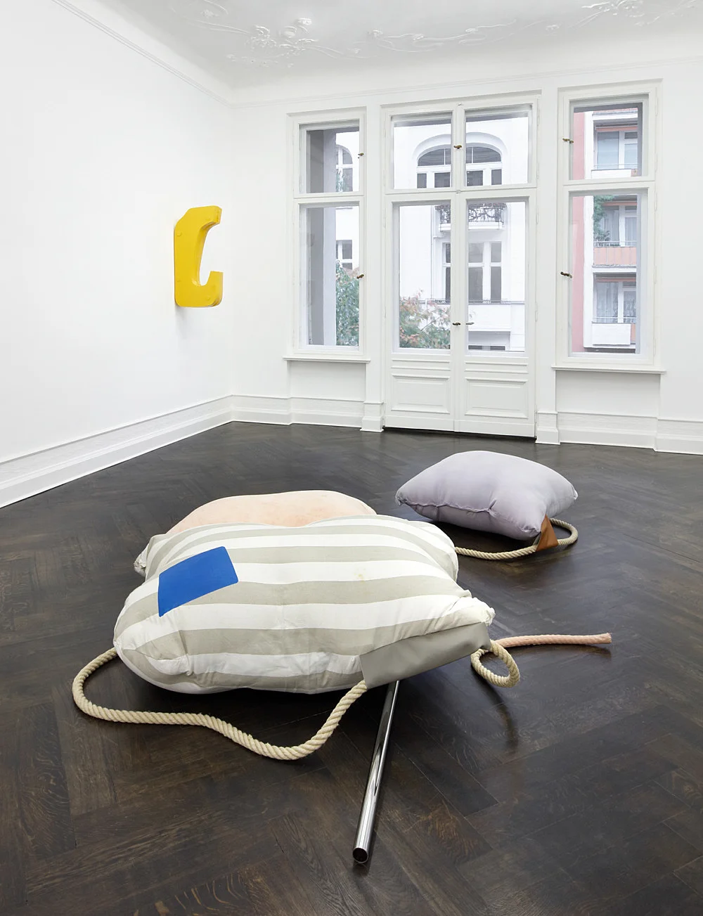 Vitrine Rafraîchirée — Nairy Baghramian — Exhibitions — Galerie Buchholz — Image 00