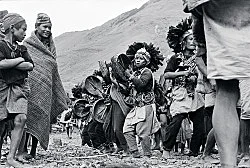 Singers of Ten Thousand Lines — Michael Oppitz — Exhibitions — Galerie Buchholz — Image 86