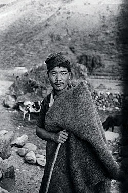 Singers of Ten Thousand Lines — Michael Oppitz — Exhibitions — Galerie Buchholz — Image 93