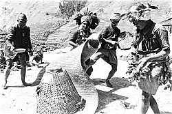 Singers of Ten Thousand Lines — Michael Oppitz — Exhibitions — Galerie Buchholz — Image 63