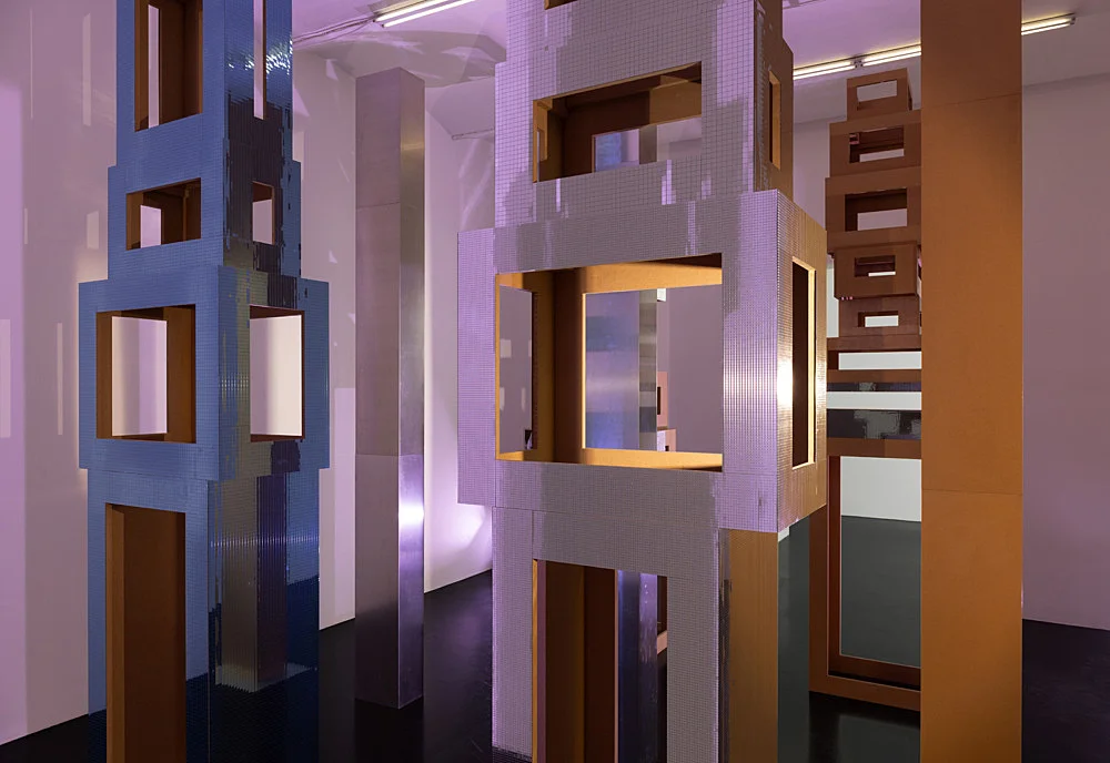4 Turme, 3 Stelen, Schauspieler und Vollmond — Isa Genzken — Exhibitions — Galerie Buchholz — Image 00