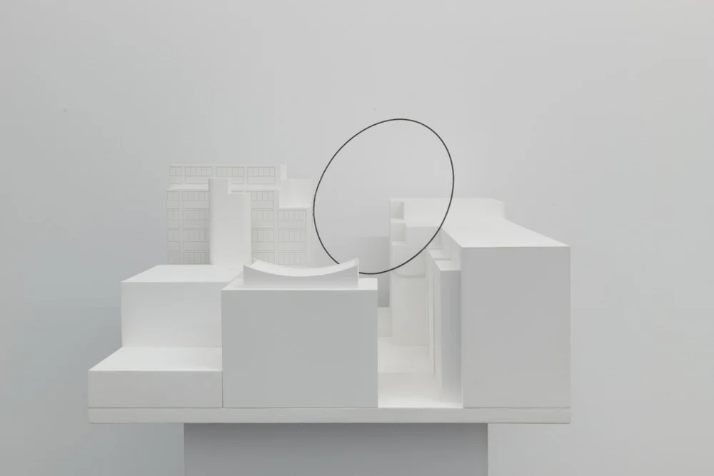 Projects for Outside ISA USA — Isa Genzken — Exhibitions — Galerie Buchholz — Image 00