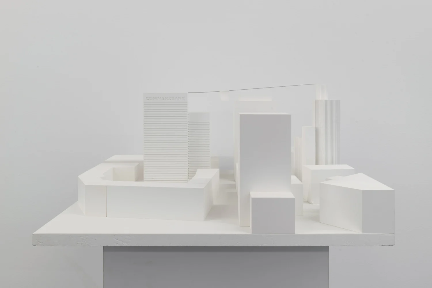 Projects for Outside ISA USA — Isa Genzken — Exhibitions — Galerie Buchholz — Image 44